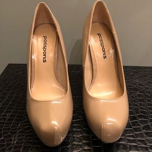 Passports nude patent leather platform heels sz8